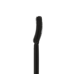 Application précise du IZME New York Mascara pour un lift léger et une tenue longue durée.