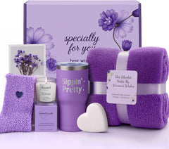 Coffret spa IZZUBIZ avec couverture violette douillette pour des soirées cocooning.