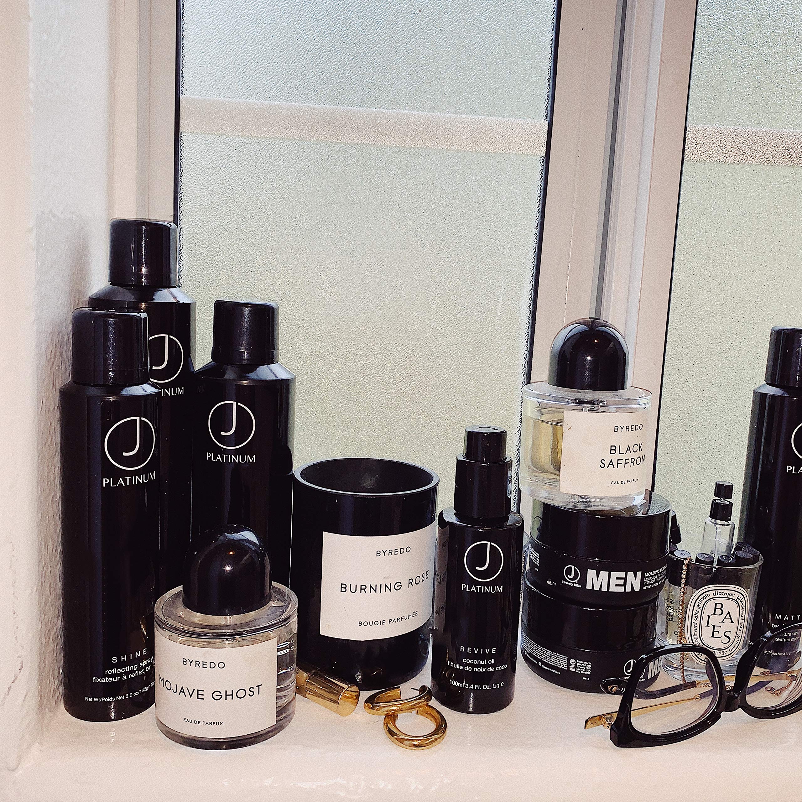 Cheveux brillants et lisses après l’utilisation de J Beverly Hills Platinum Revive.