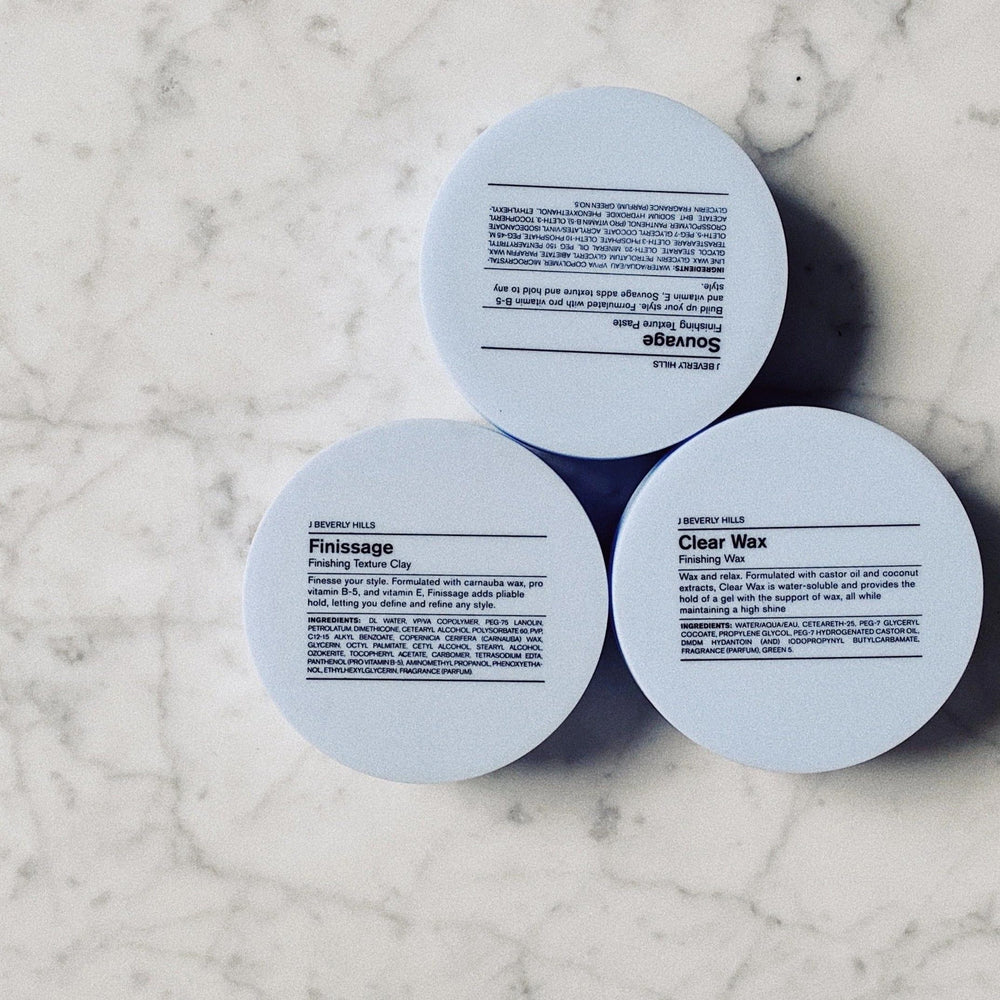 Formule nourrissante avec huile de ricin et coco dans J Beverly Hills Wax Clear.