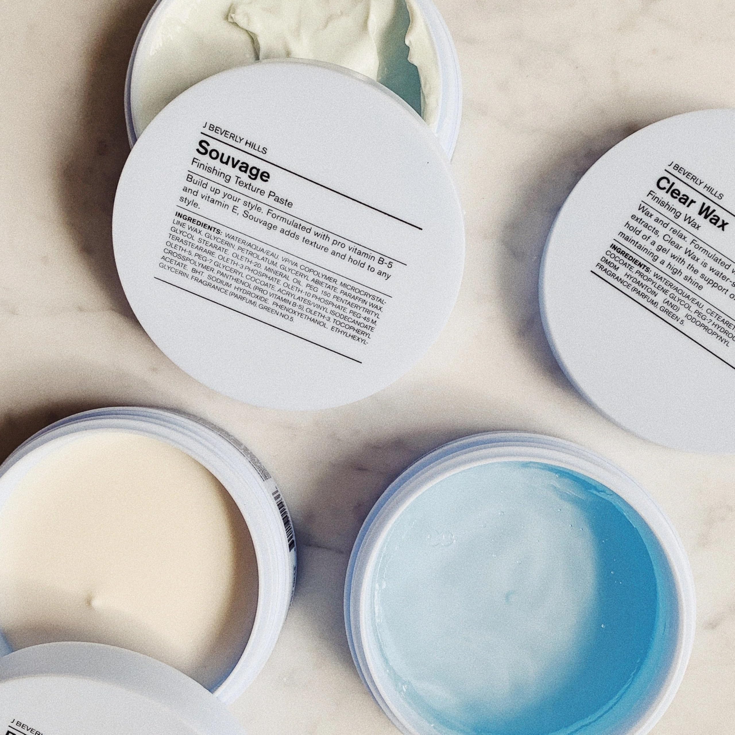 Emballage élégant et professionnel de J Beverly Hills Wax Clear.