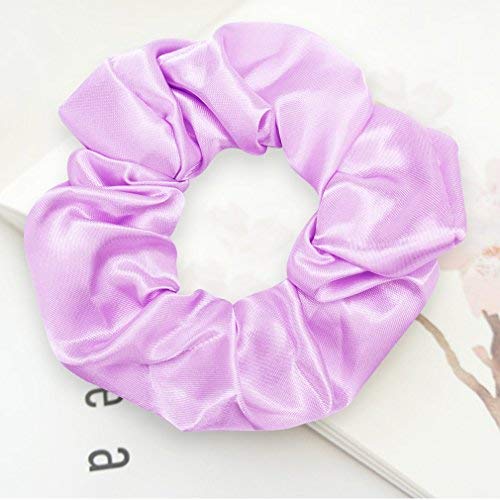 Détail du tissu doux du chouchou satin Jaciya.