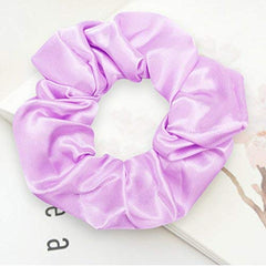 Détail du tissu doux du chouchou satin Jaciya.