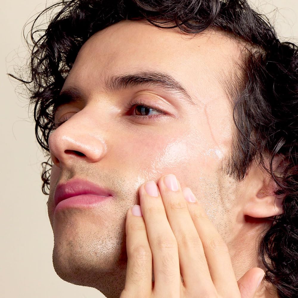 Barbe soignée avec Epic Moisture, brillance naturelle et contrôle des frisottis.