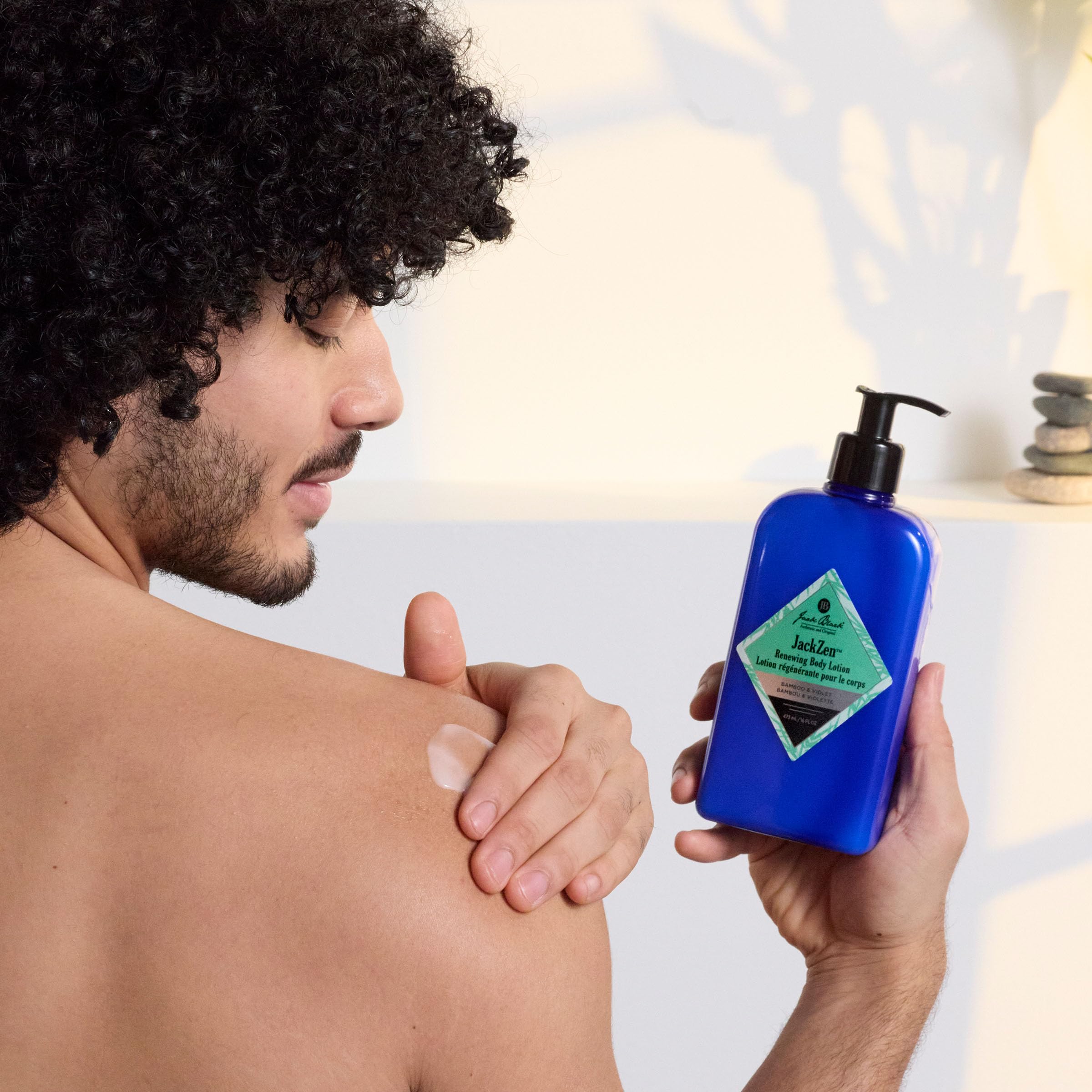 Parfum terreux et boisé de JackZen enveloppant les sens