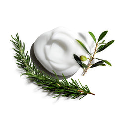 Jack Black Sleek Finish Texture Cream, application-cheveux, facilite le coiffage léger sans lourdeur.
