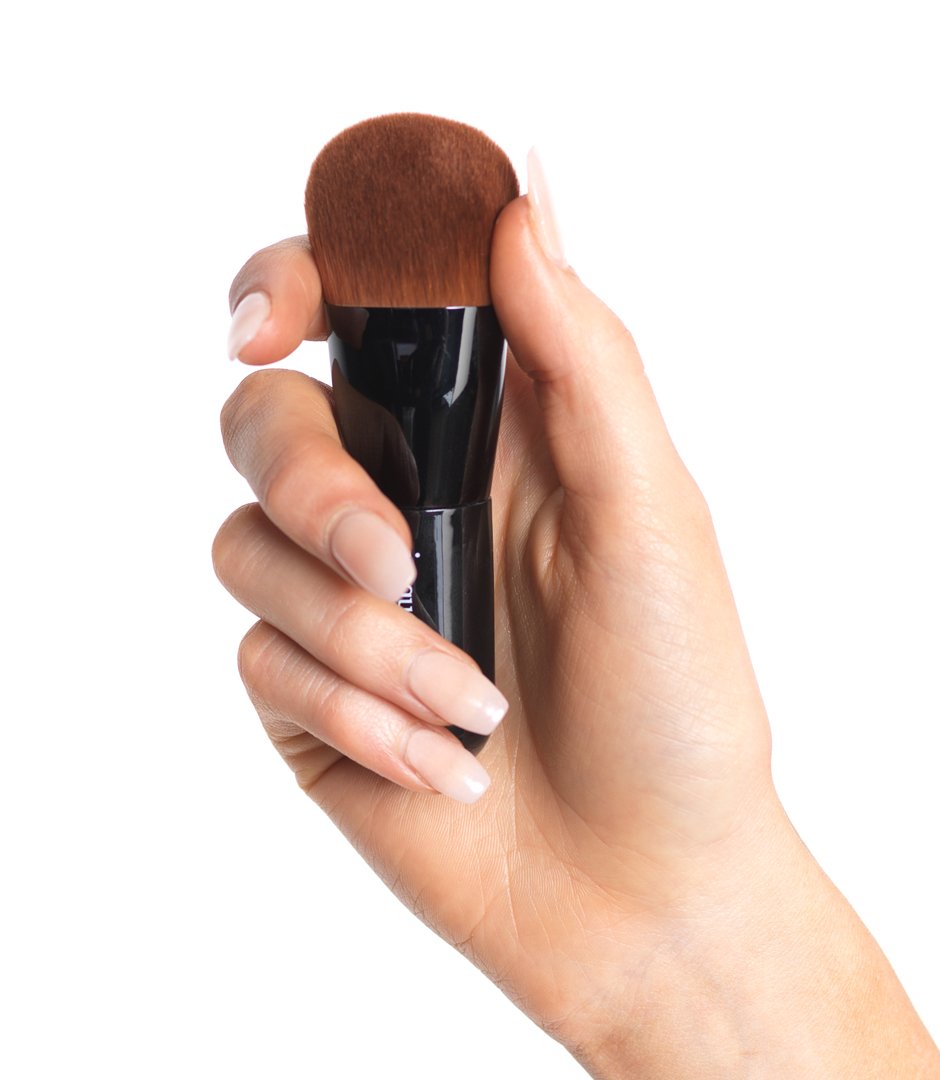 Pince base teint crème Jacqueline Kalab, effet lissant et fini satin.