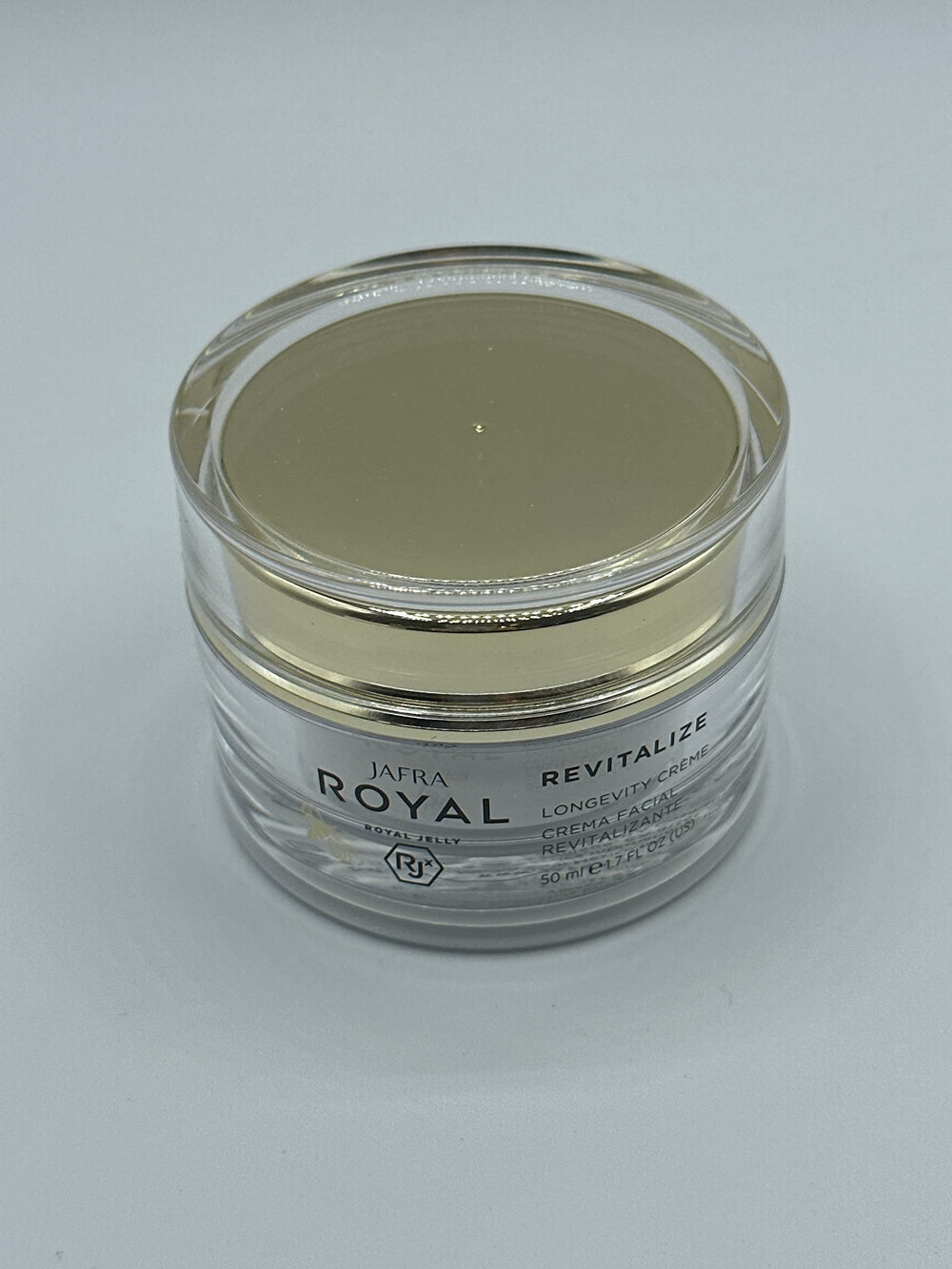 JAFRA Royal Revitalize Crème – application quotidienne idéale avant le maquillage.