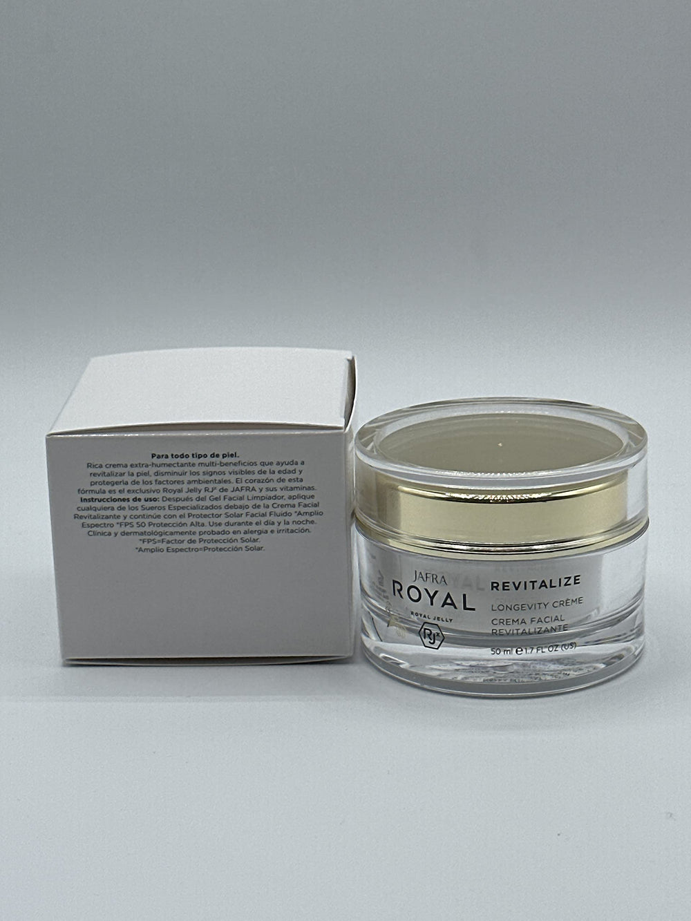 JAFRA Royal Revitalize Crème – etiquette élégante affichant ingrédients et mode d’emploi.