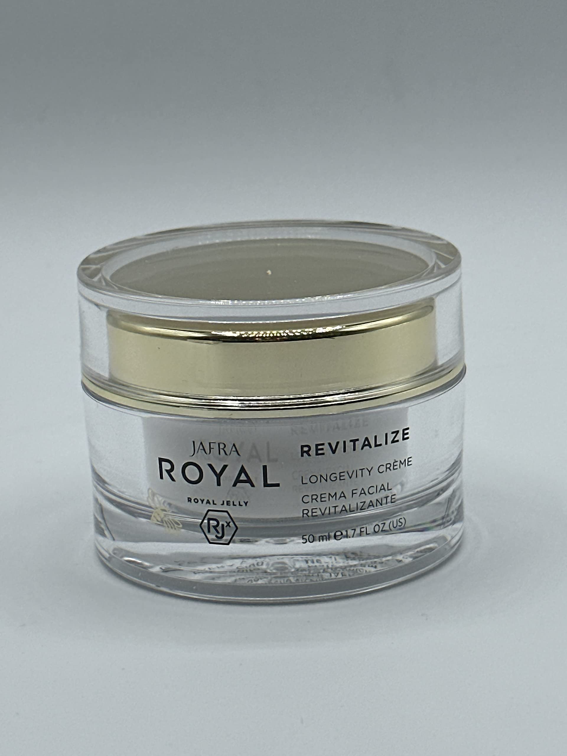 JAFRA Royal Revitalize Crème – massage visage favorisant une sensation de douceur.