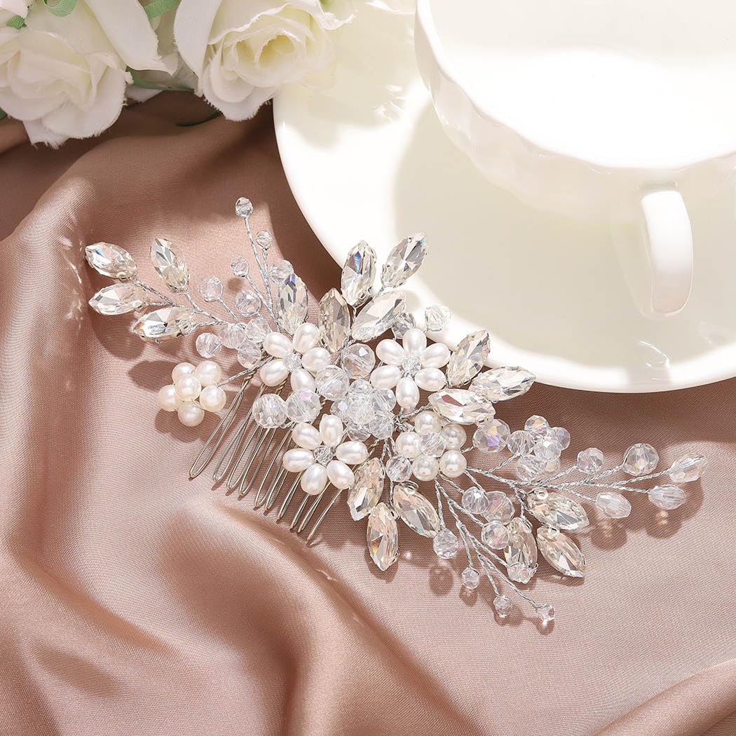 Détail des perles et cristaux argentés du accessoire JAKAWIN.