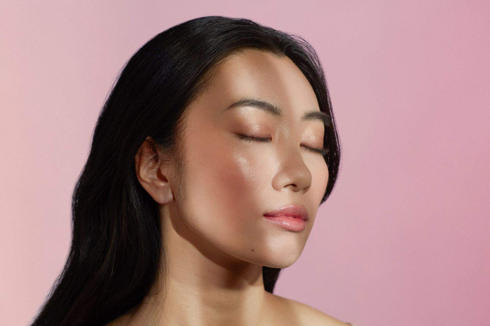 Aperçu d utilisation Glow Time Blush Stick sur visage et lèvres