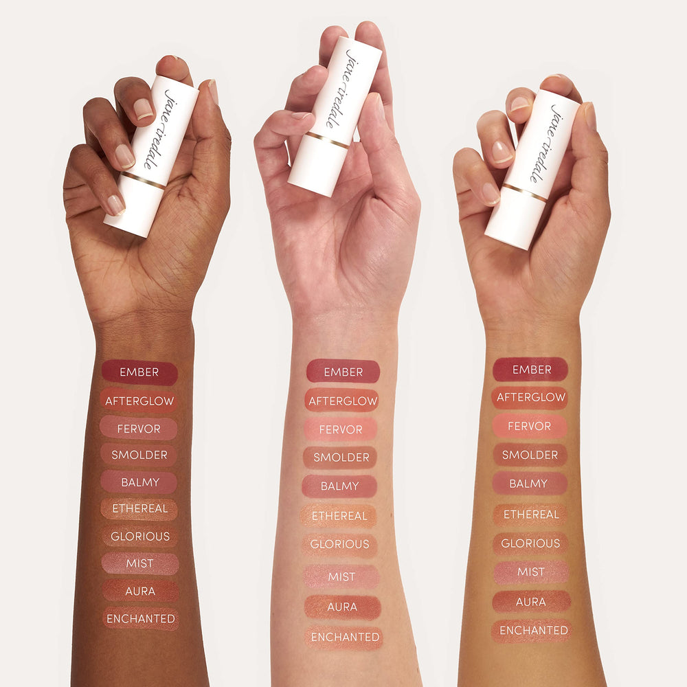 Couleur modulable du Glow Time Blush Stick pour un effet progressif.
