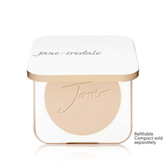 Jane Iredale PurePressed Base offre une protection solaire adaptée selon la teinte.