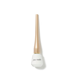 Jane Iredale trait yeux liquide noir en application pour une définition précise