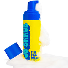 JB SKRUB le nettoyant visage en mousse, pratique et rapide à pomper.