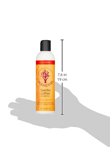 Shampoing Jessicurl, mousse légère, cheveux hydratés et légers après lavage.