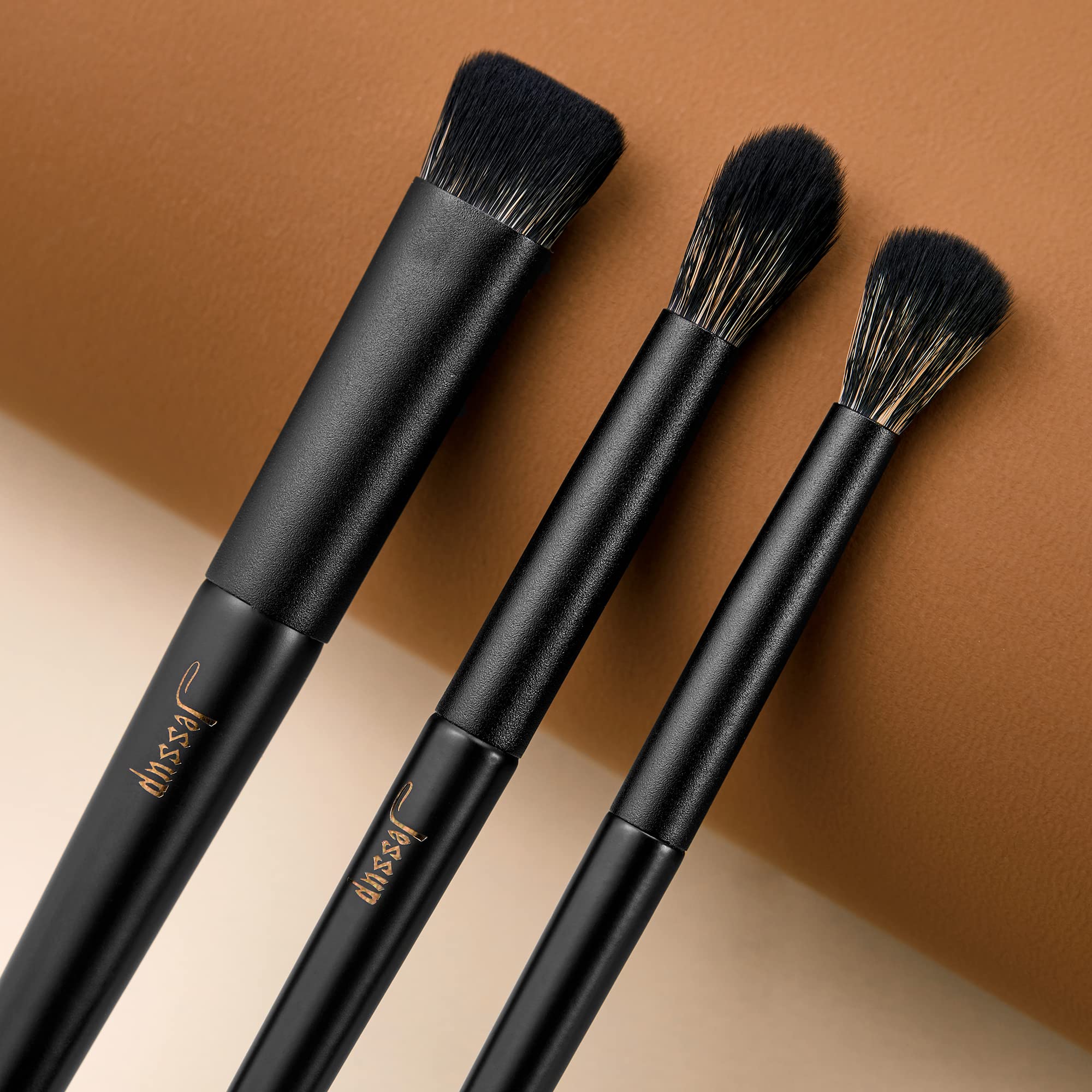 Pinceau crayon Jessup – définition nette des traits près des cils.