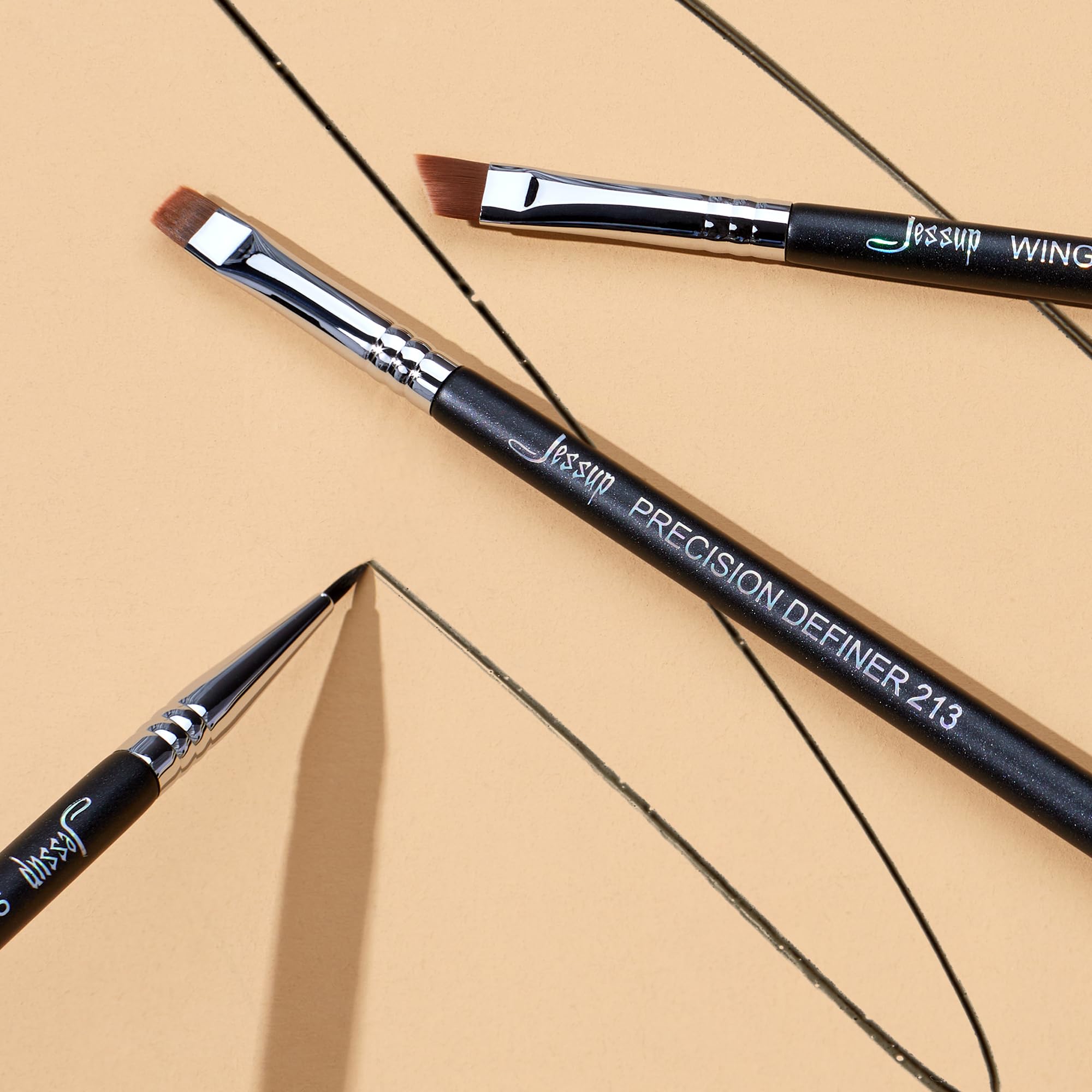 Jessup pinceau eyeliner qualité artisanale pour une utilisation durable.