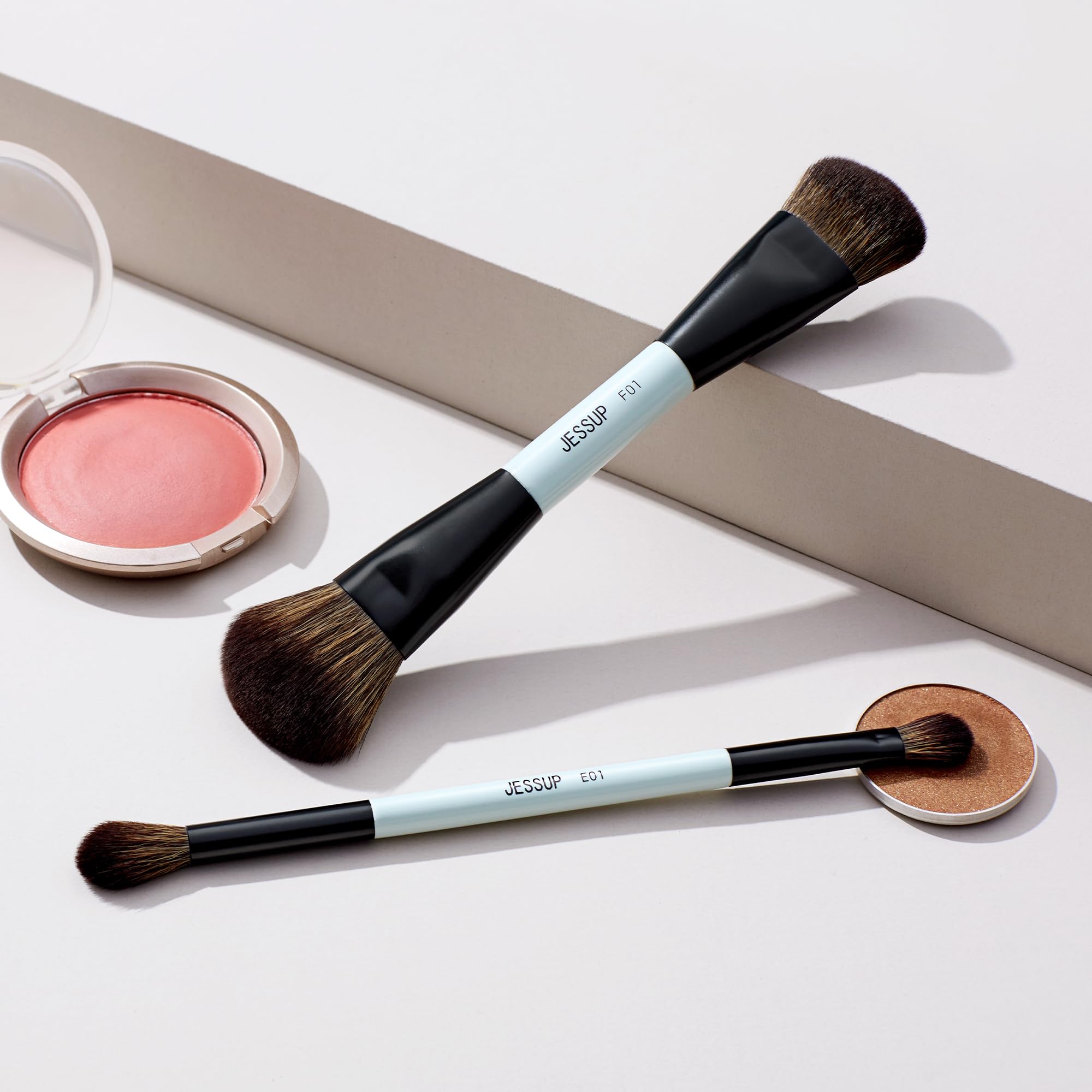 Pinceaux Jessup, voyage pratique pour retouches en déplacement.