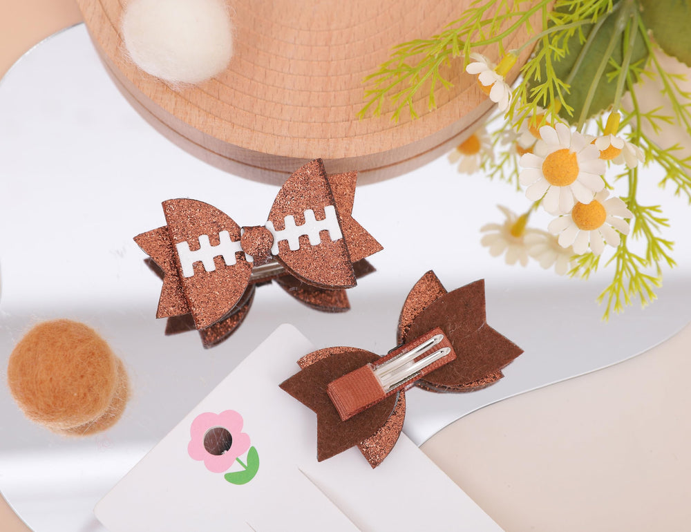 Barrette football thème sport JISSOO, facile à assortir avec diverses tenues.