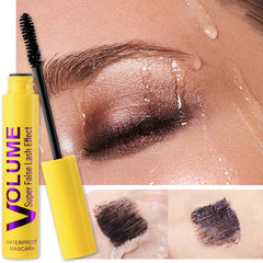 Mascara JJpopo pour une application naturelle qui allonge les cils et les sépare.