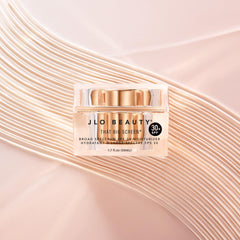 JLO BEAUTY SPF30 visage – application matin pour protection immédiate.