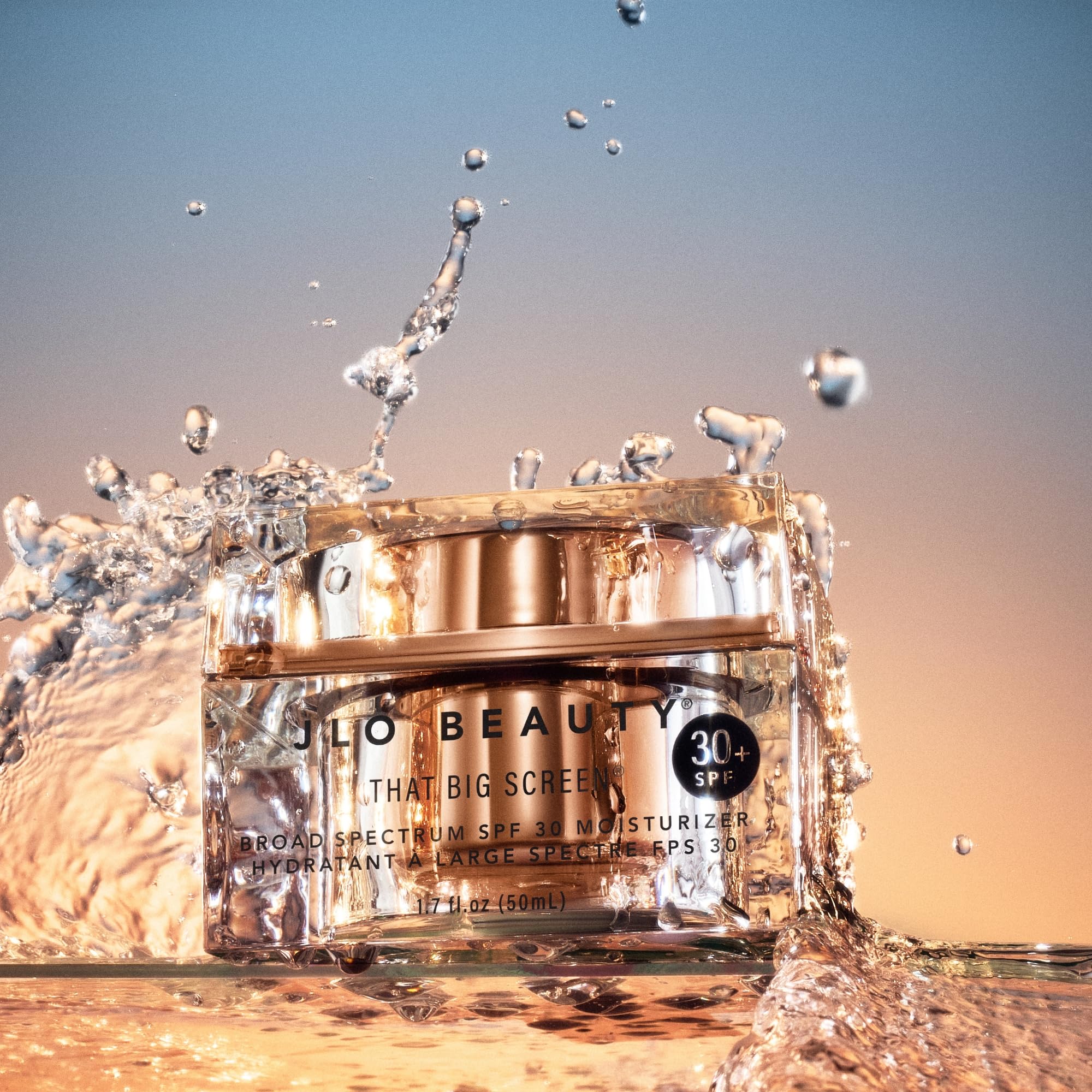 JLO BEAUTY SPF30 visage – fini lumineux et hydratation continue.