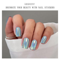 Application rapide des stickers gel JMEOWIO pour des ongles parfaits à domicile.