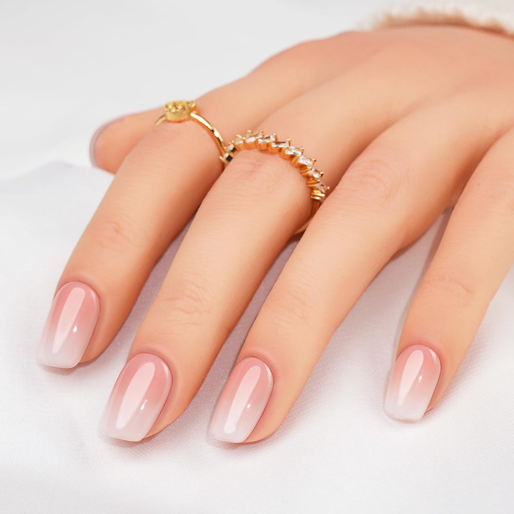 Ongles adhésifs Jofay Fashion avec ombré court carré et pose rapide.