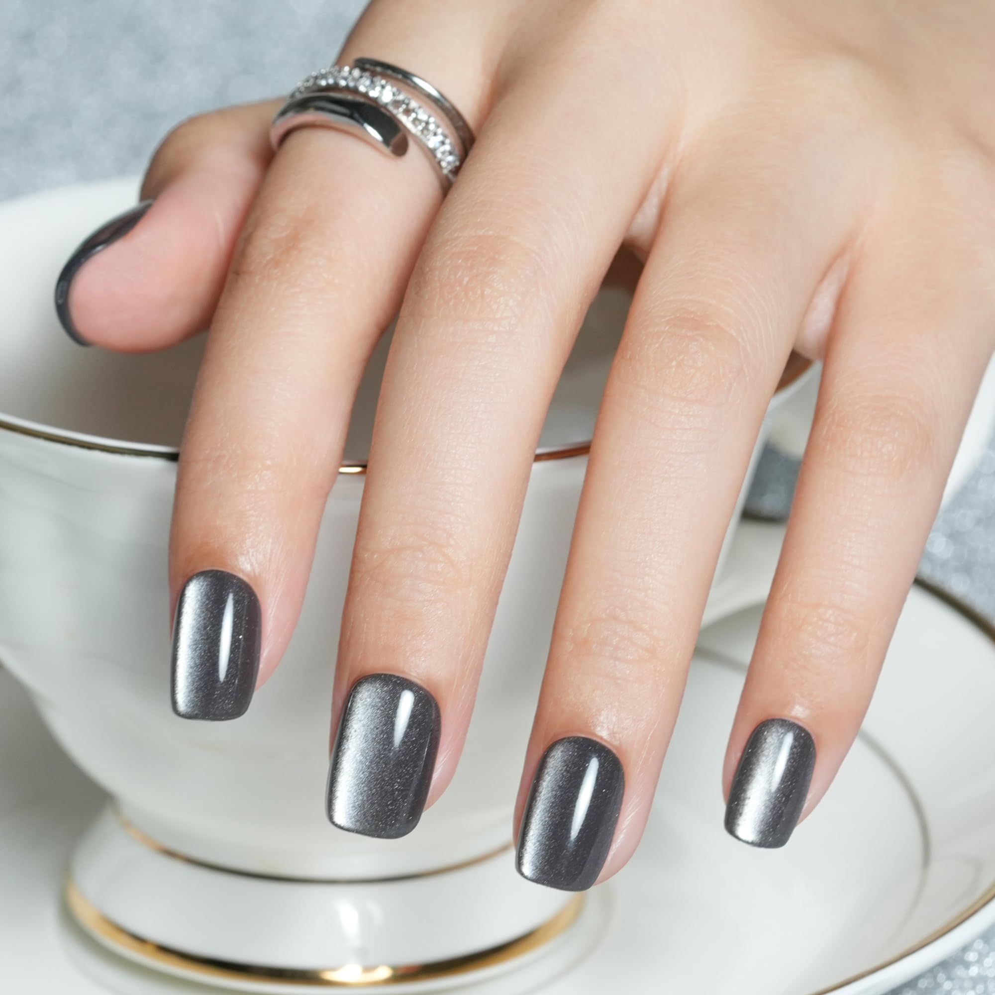 Ongles à coller Jofay Fashion d'épaisseur modérée pour un confort naturel.
