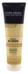 John Frieda: application sur cheveux blond pour révéler des reflets éclatants