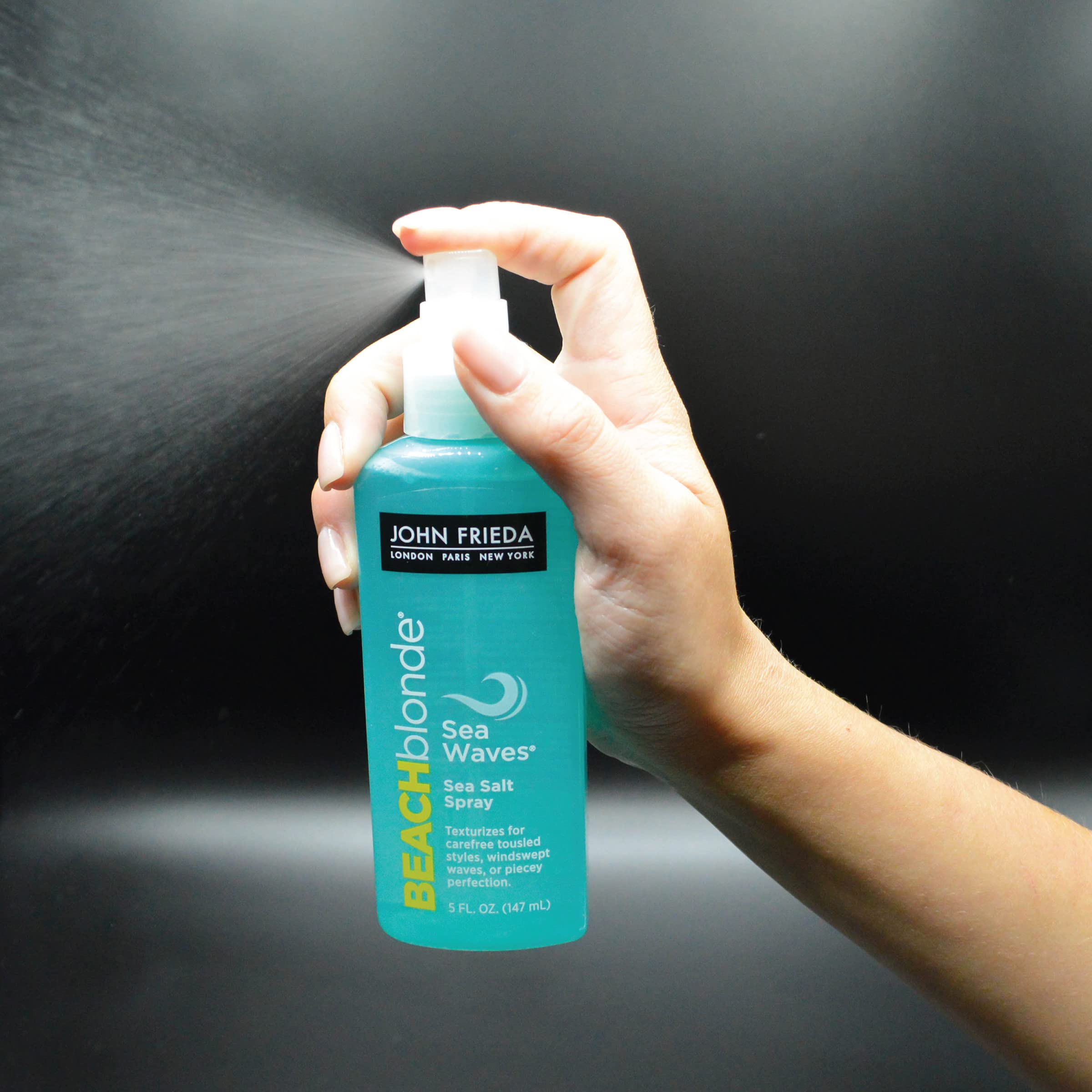 John Frieda couleur des cheveux protégée avec look plage naturel.