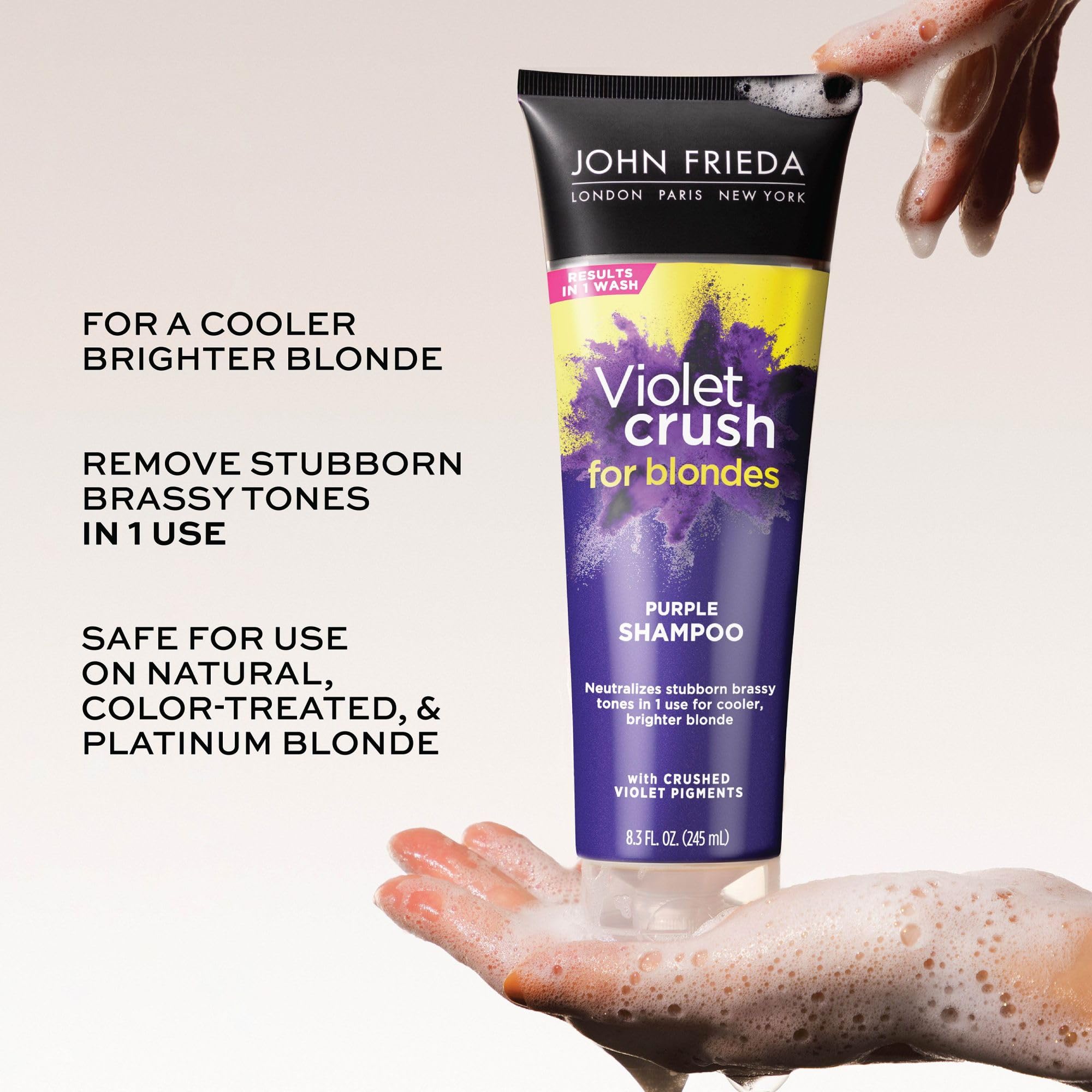 John Frieda Violet Crush, flacon près du miroir neutralisant les tons jaunis des blondes.
