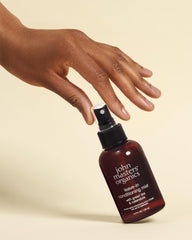 John Masters Organics Green Tea Calendula Mist: éclat naturel après utilisation post-douche.