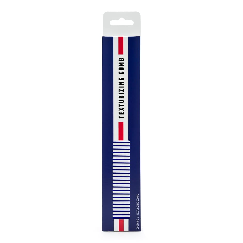 JOHNNY B. peigne carbone bleu avec dents espacées pour coiffage fluide.