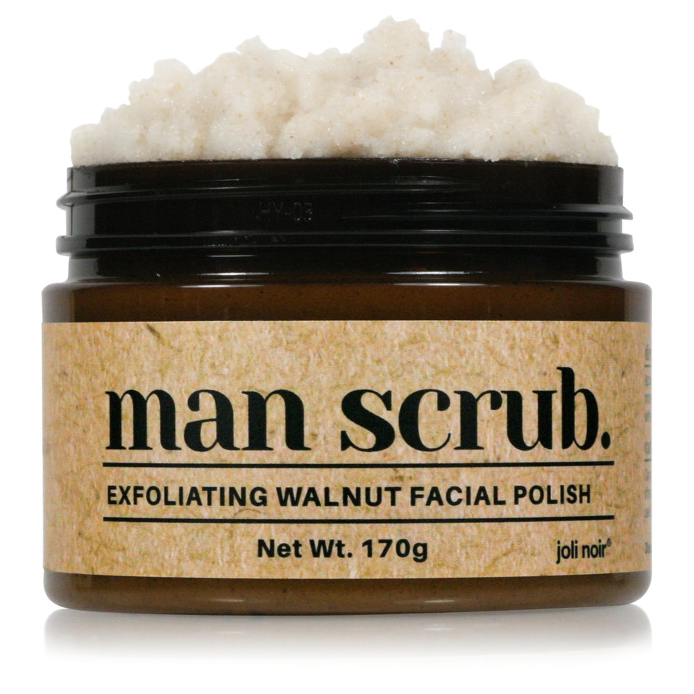 Gommage Visage Joli Noir avec poudre de noix pour exfolier en douceur.