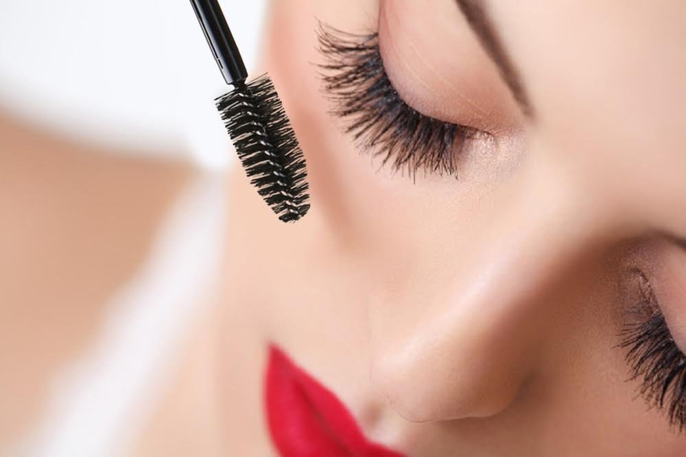 Application du mascara Jolie pour un regard naturel et confortable