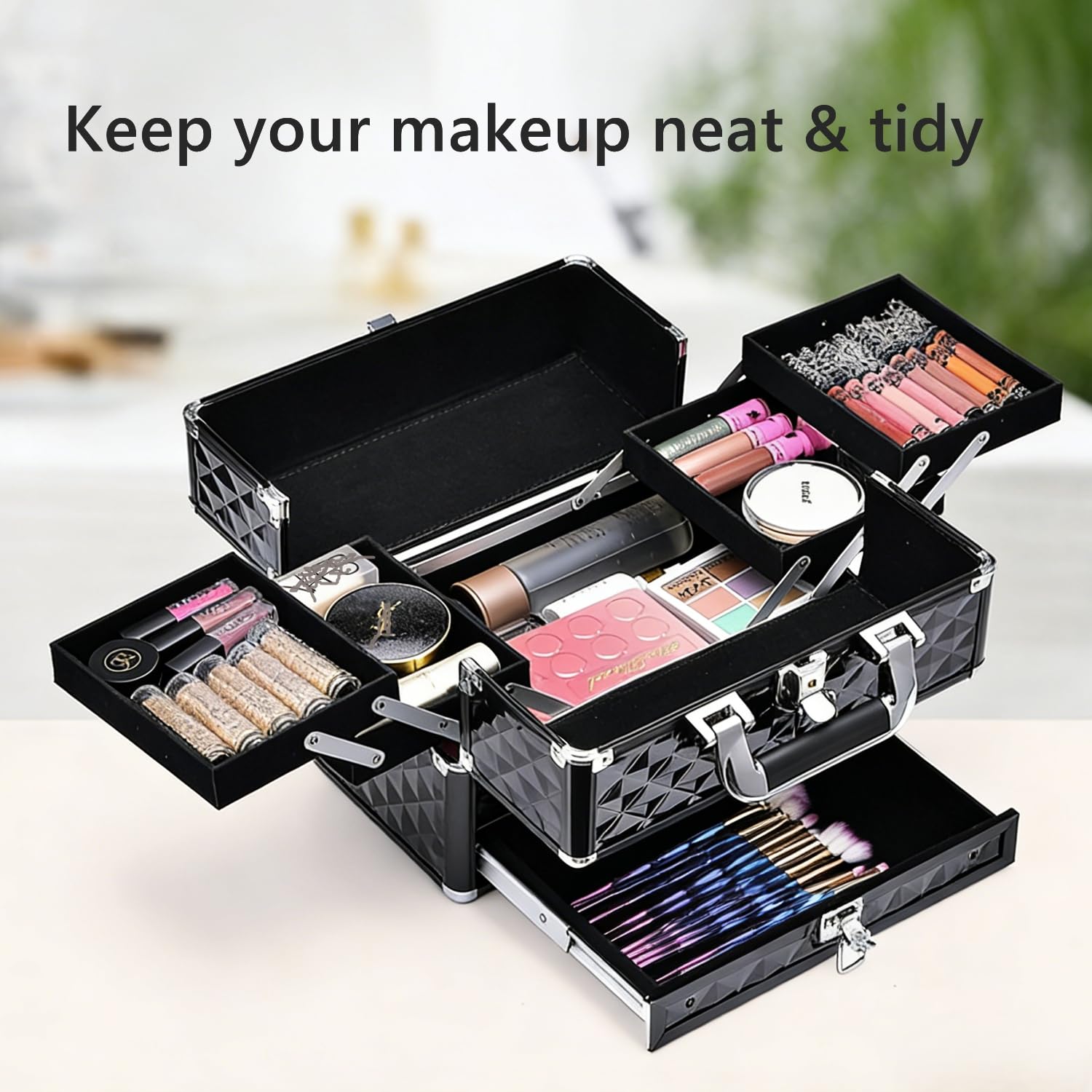Coffret Joligrace en aluminium noir, matériel durable et élégant.