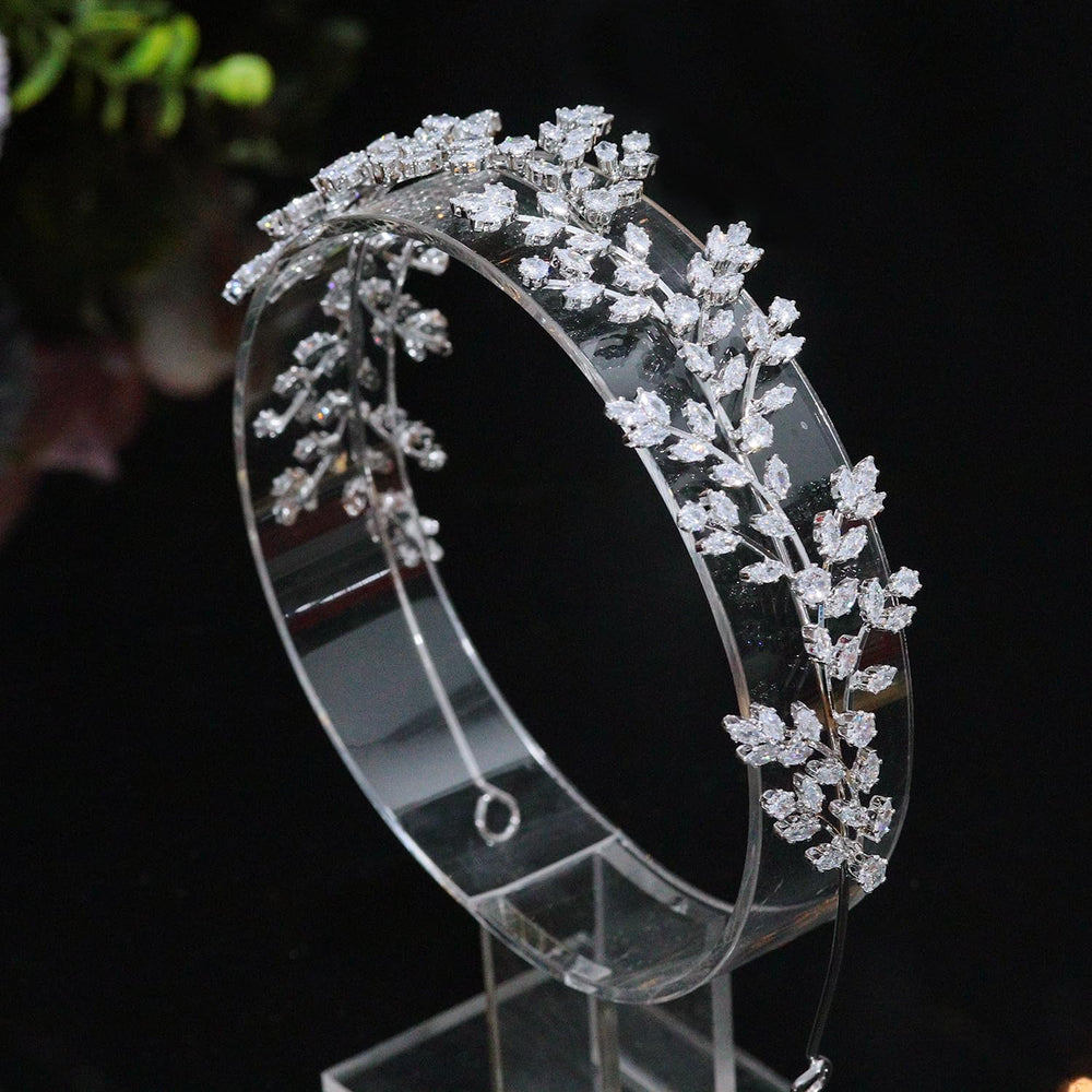 Coiffure Jorsnovs diadème, touche lumineuse pour cérémonies.