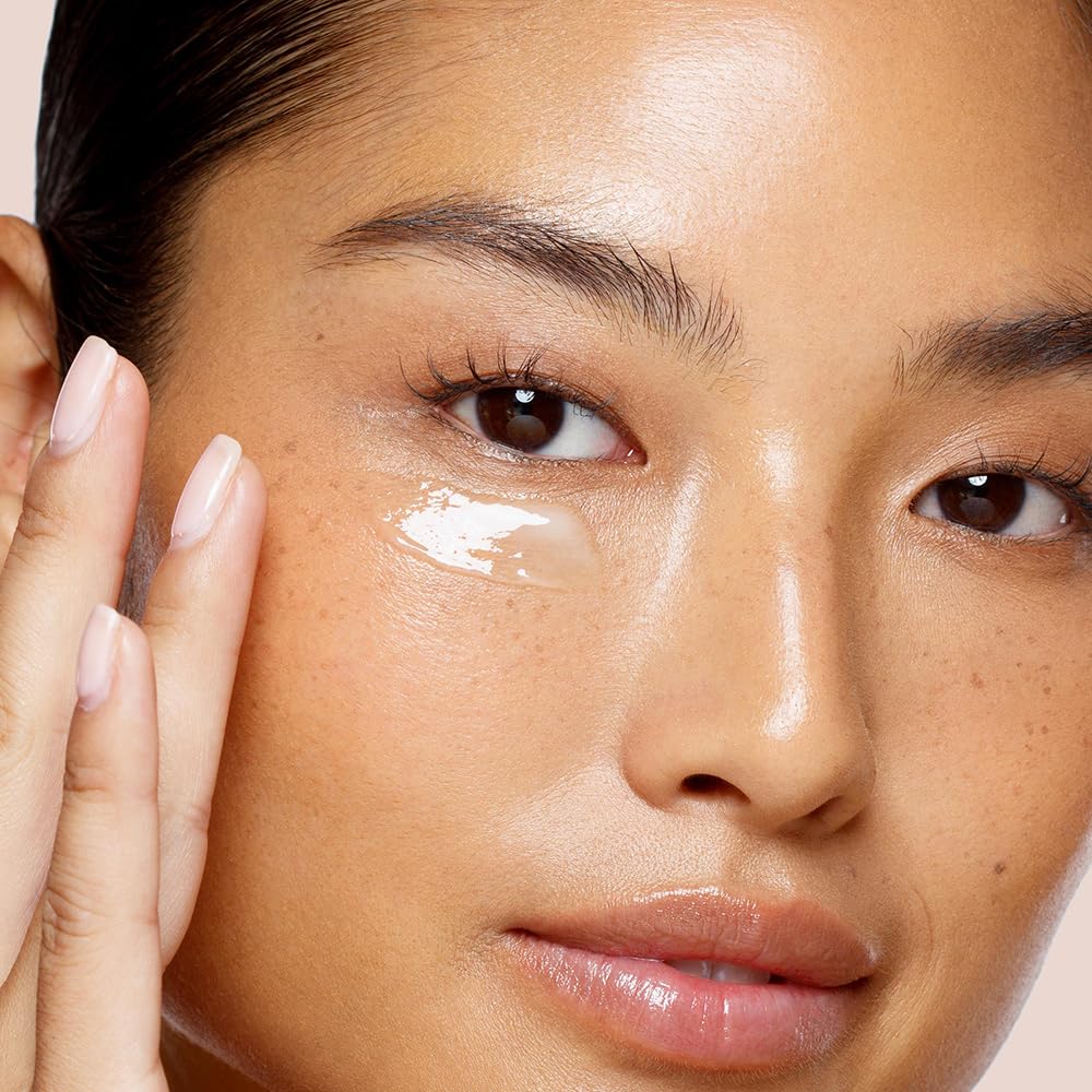 Jouer Luminize caféine et vitamine C ciblent le regard pendant la nuit.