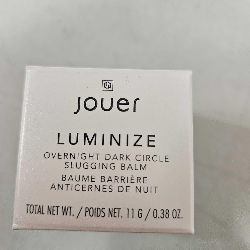 Jouer Luminize vitamine K et extrait de réglisse éclaircissent les cernes.