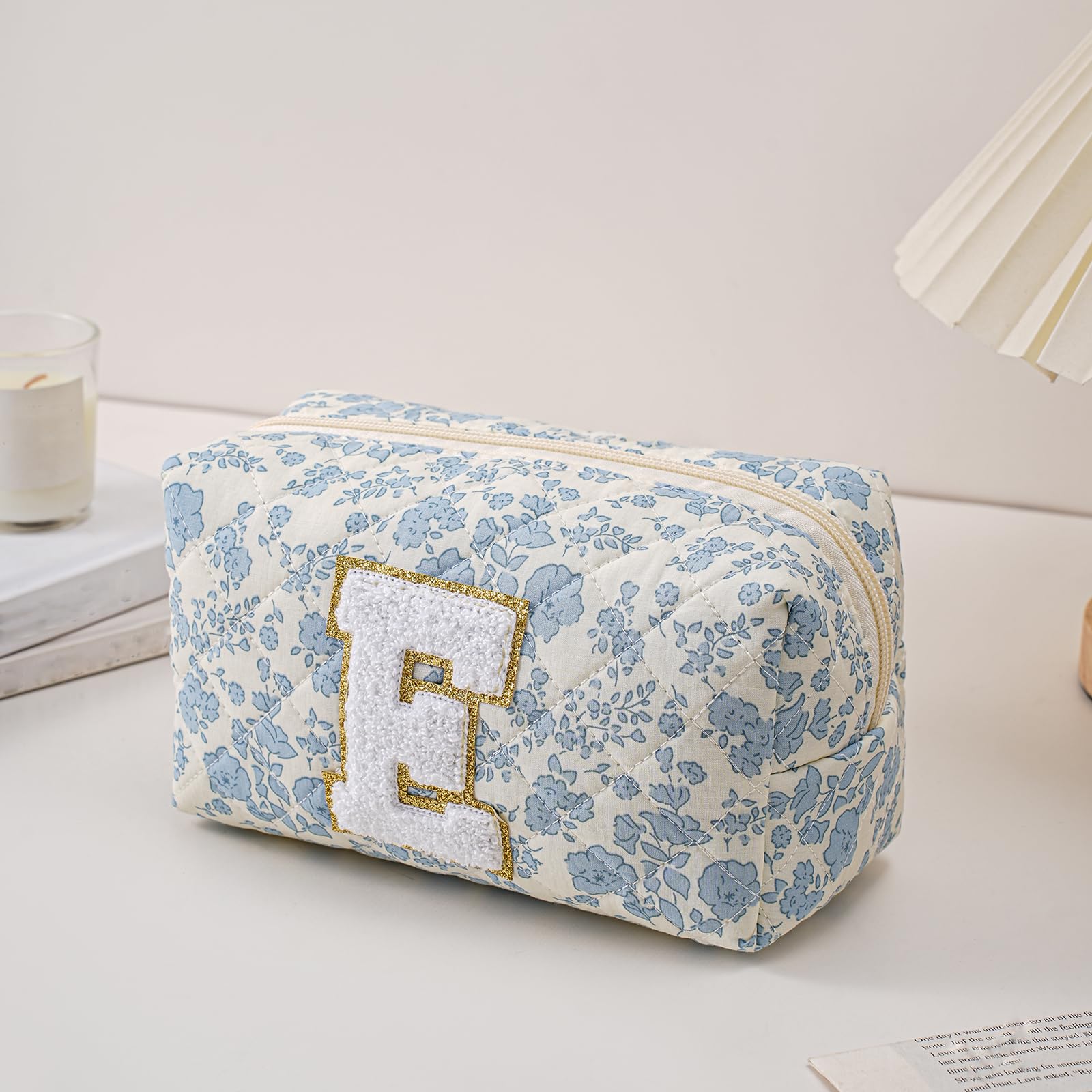 Doublure intérieure durable de la trousse JOVAKIT, protège les articles lors des voyages.
