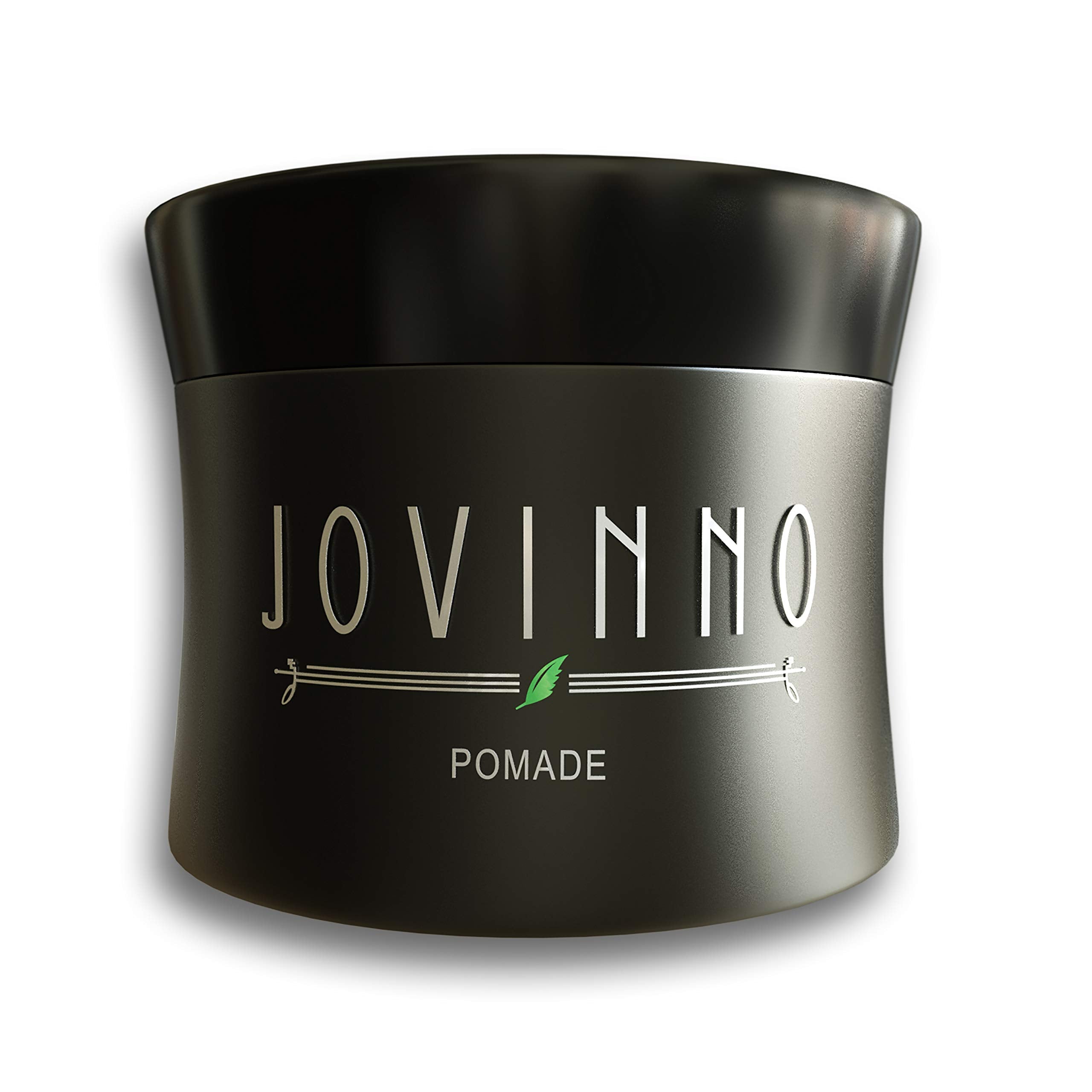 Jovinno Pomade appliquée sur cheveux pour une application facile et coiffure soignée