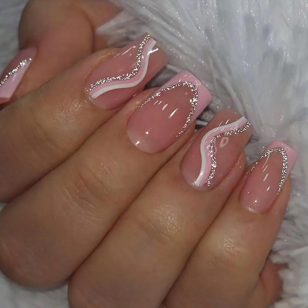 Jsiallye: ongles forme carré-coffin pour un style moderne.