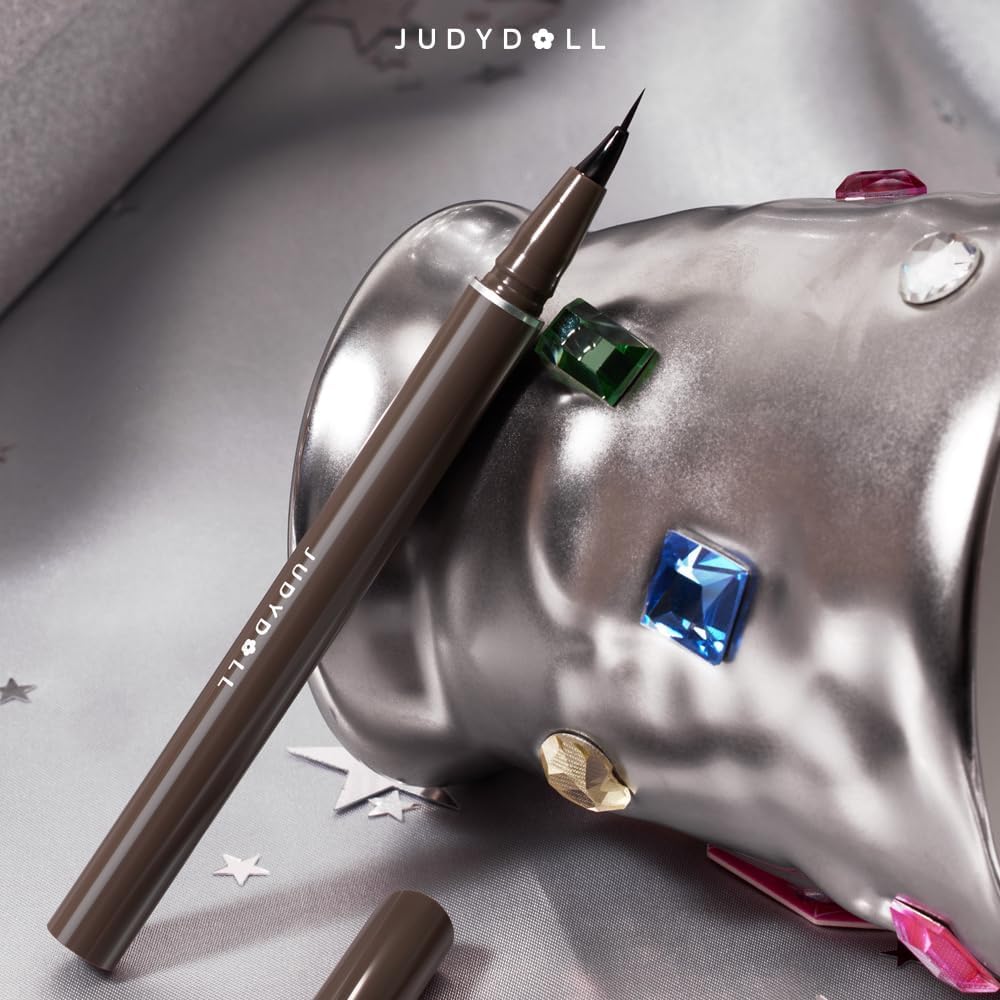 Liner JUDYDOLL – emballage élégant et pratique pour le maquillage quotidien.