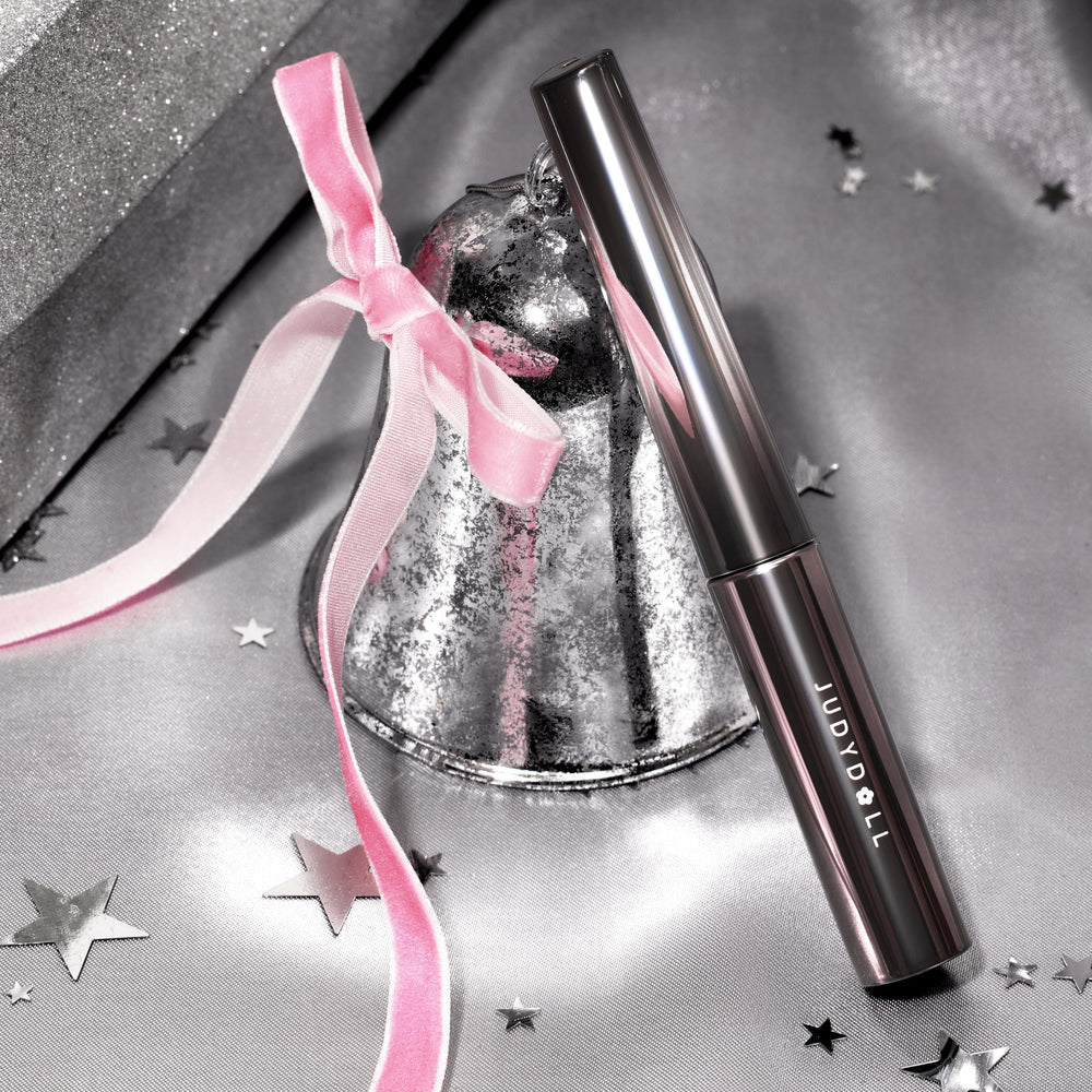 Noir profond et tenue durable avec JUDYDOLL Mascara 3D.