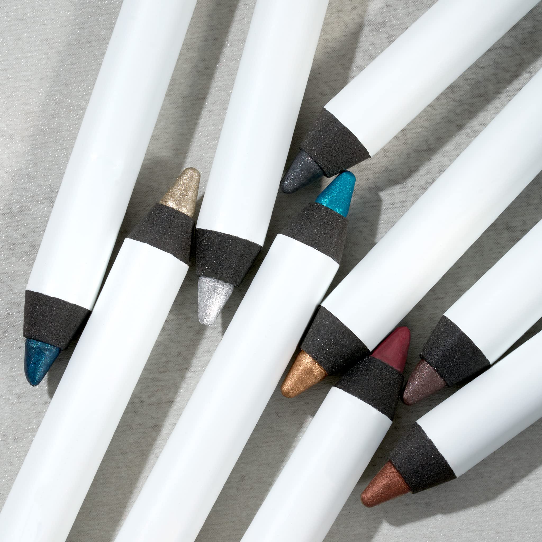 Julep crayon gel usage quotidien permet un tracé précis et durable.