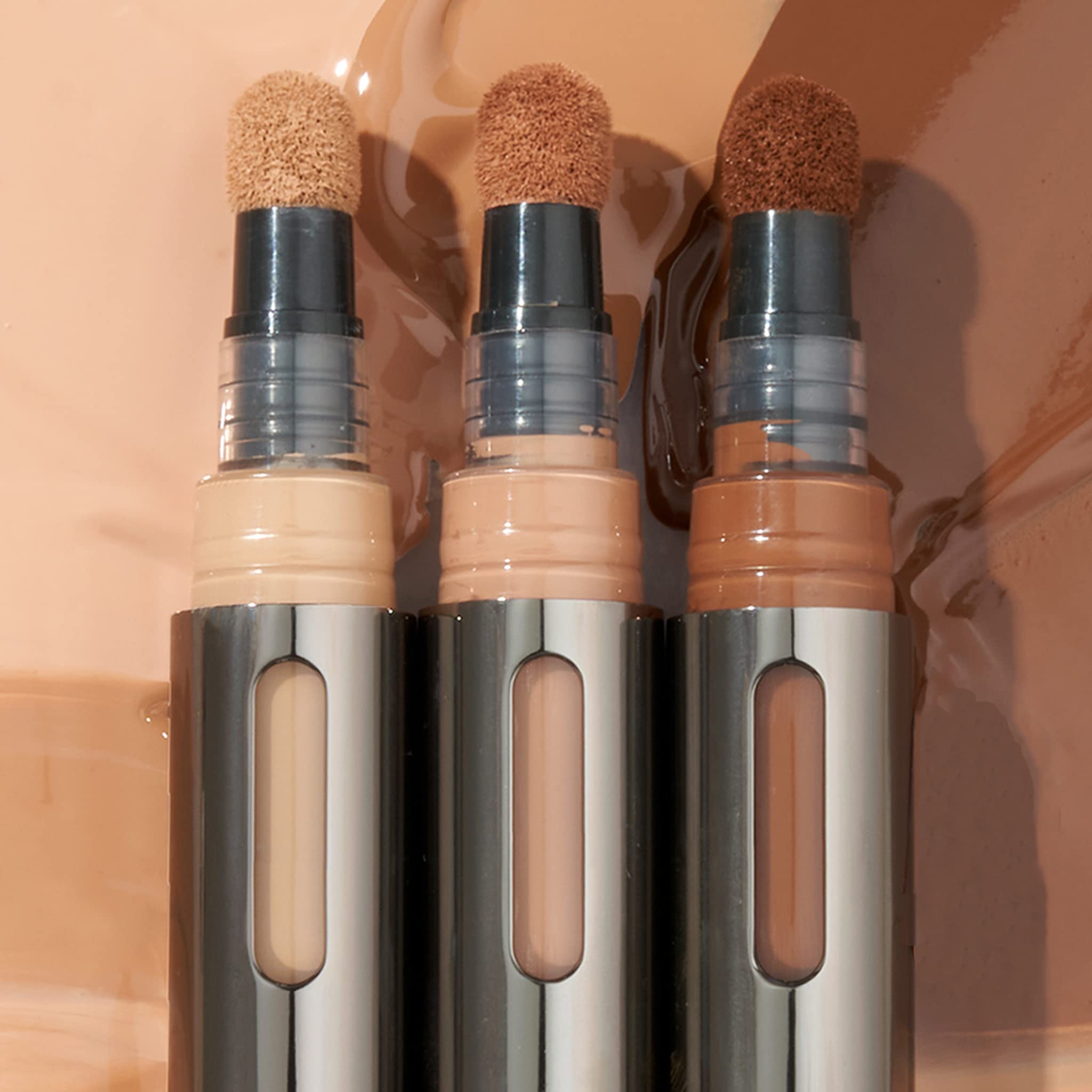 Julep Cushion Complexion Concealer, teinte 220 Sand adaptée au contour et retouches.