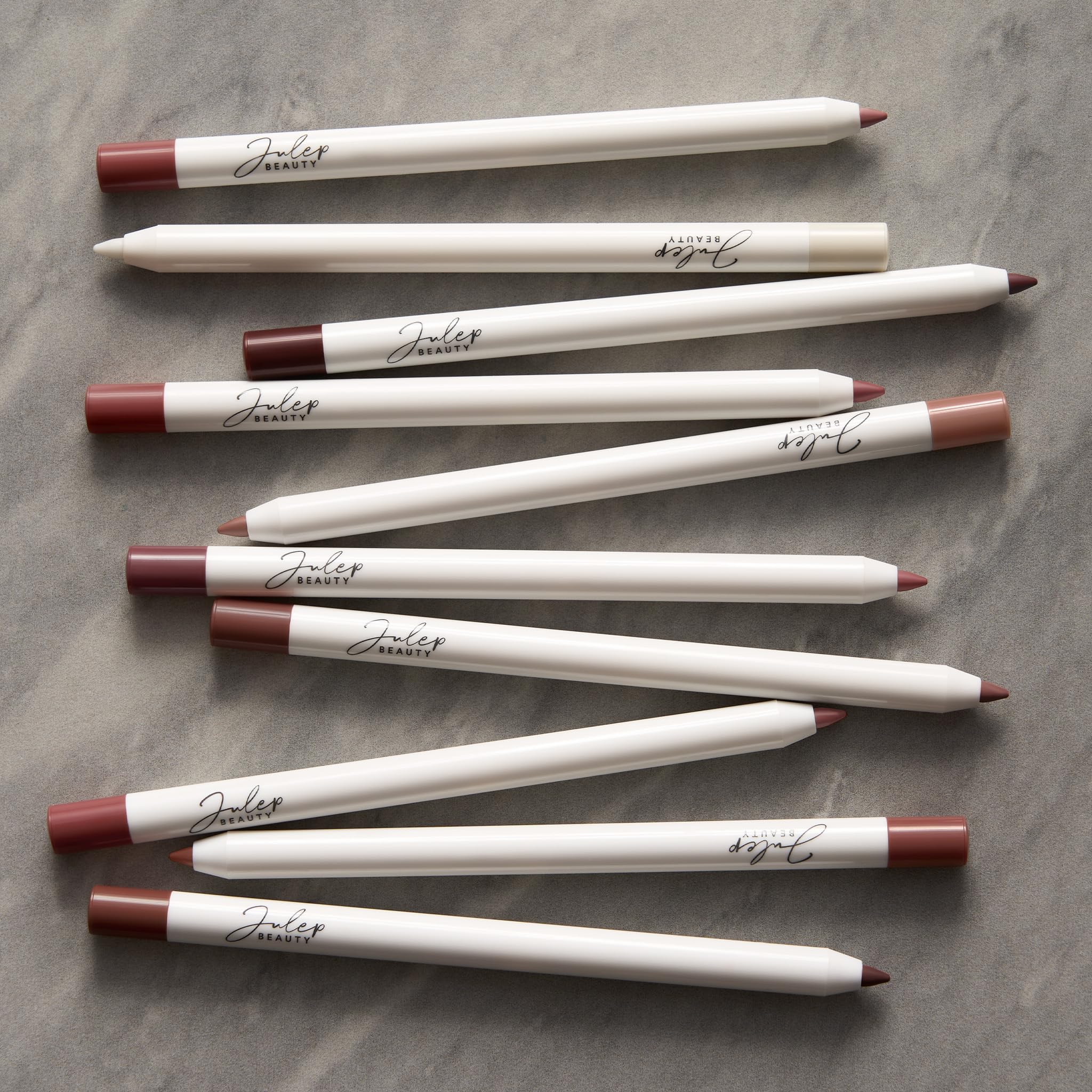 Formulation propre Julep contour lèvres Spiced Clove, sans parabènes et sans cruauté.